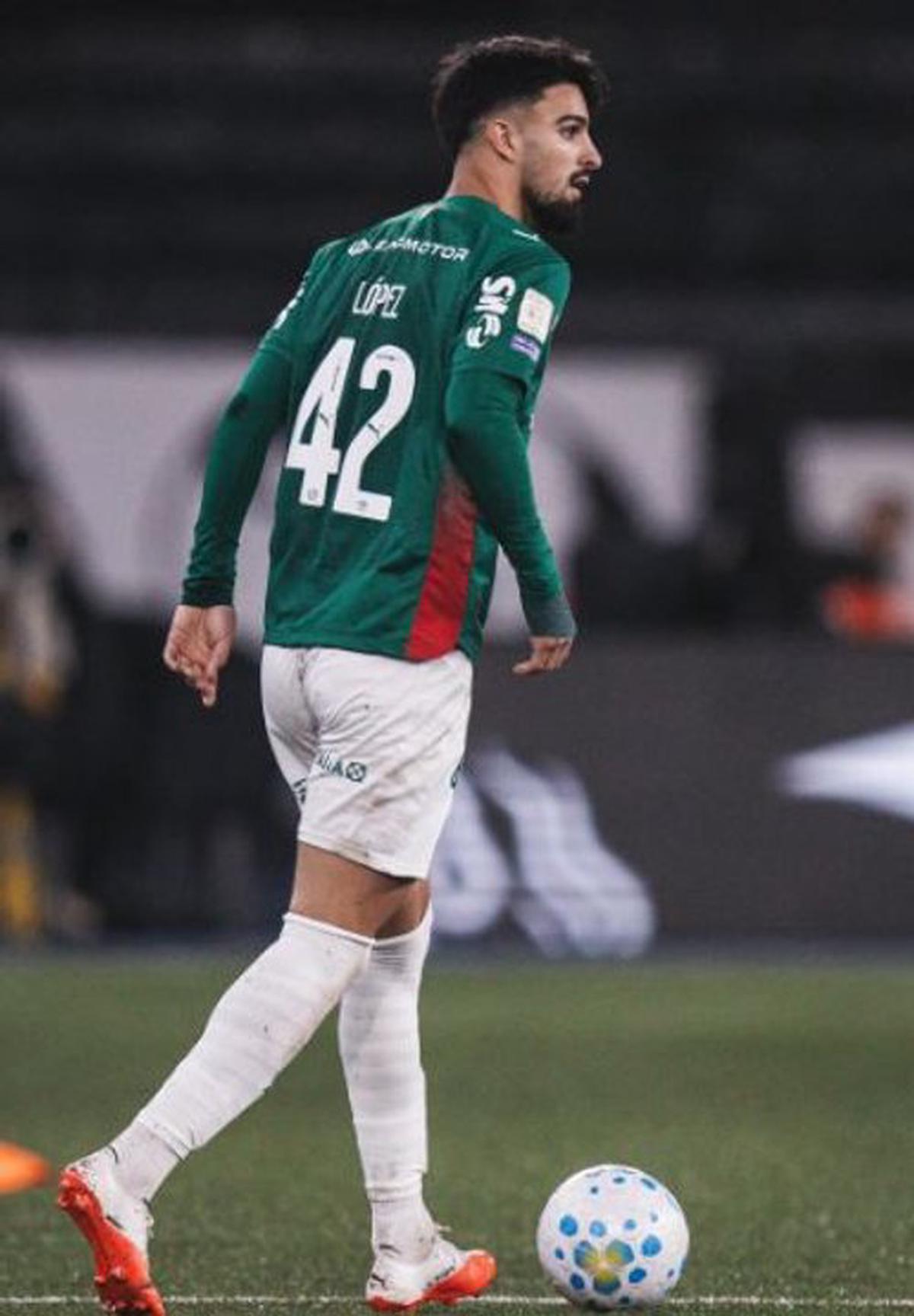 El delantero argentino José
