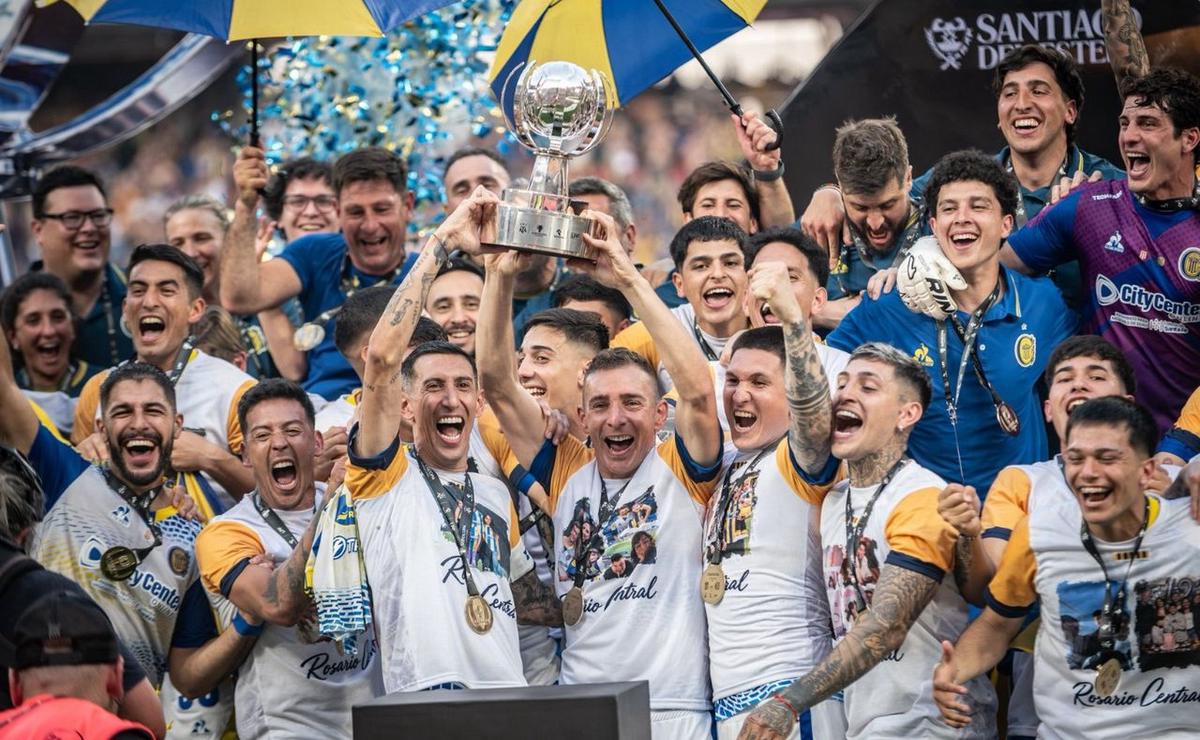 Festejos de jugadores de Rosario Central tras el título.