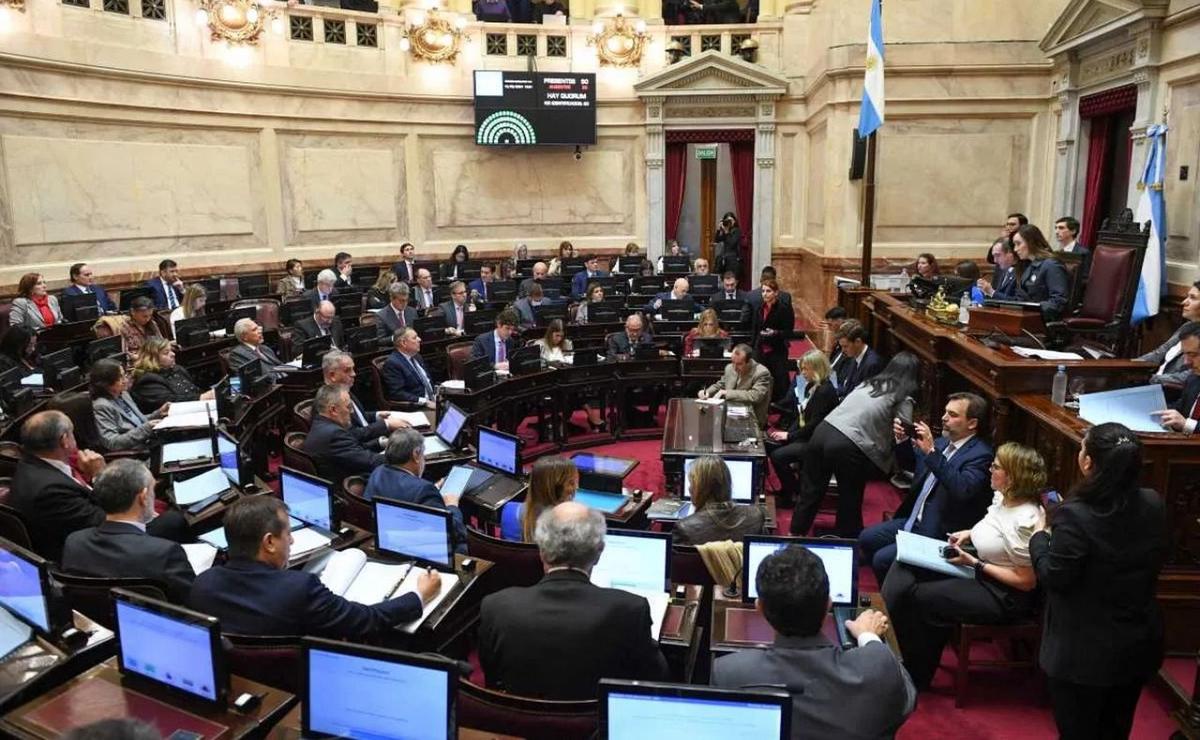 Los senadores cobrarán $12 millones por mes desde agosto.