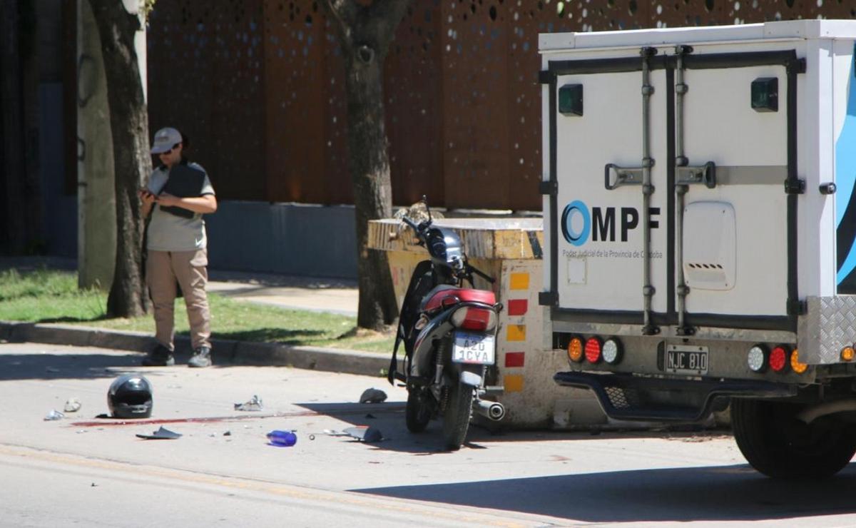 FOTO: Una joven murió al chocar contra un contenedor en Córdoba.