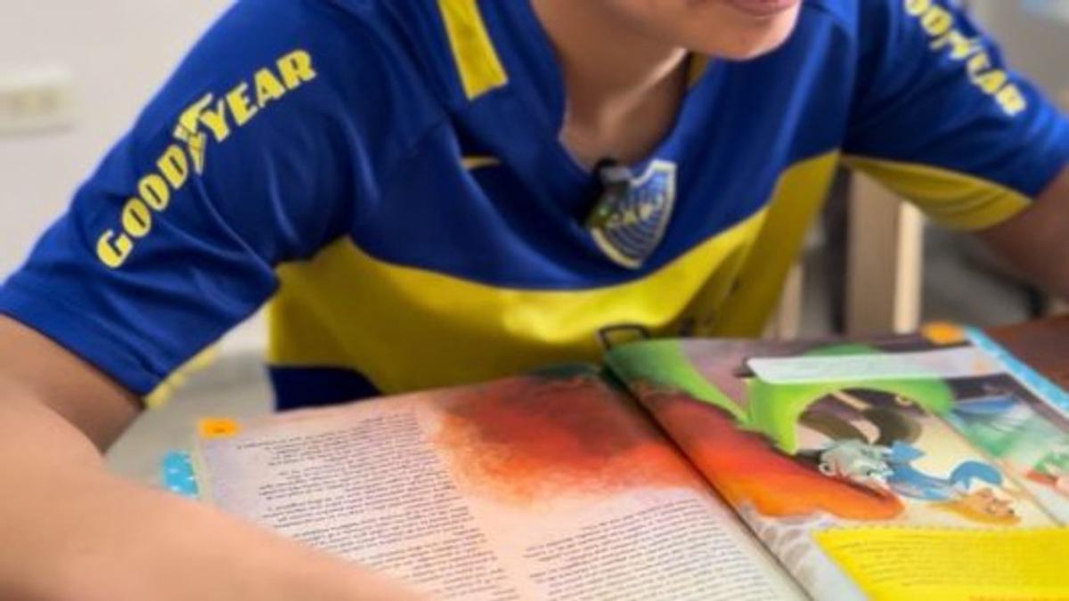 Josué, un joven de 16 años, busca familia y sueña con ir a la cancha de Boca