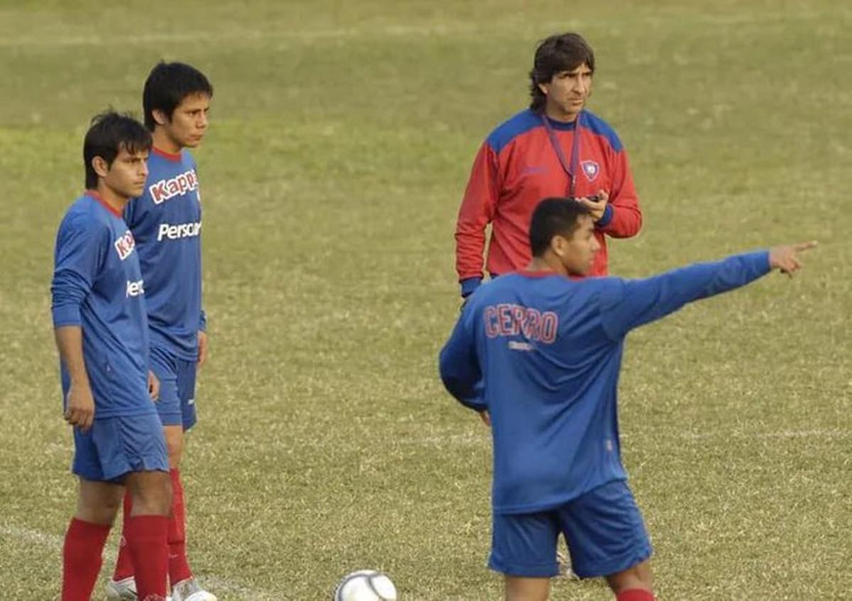 Costas dirigió a Cerro Porteño entre 2005 y 2007, y fue campeón