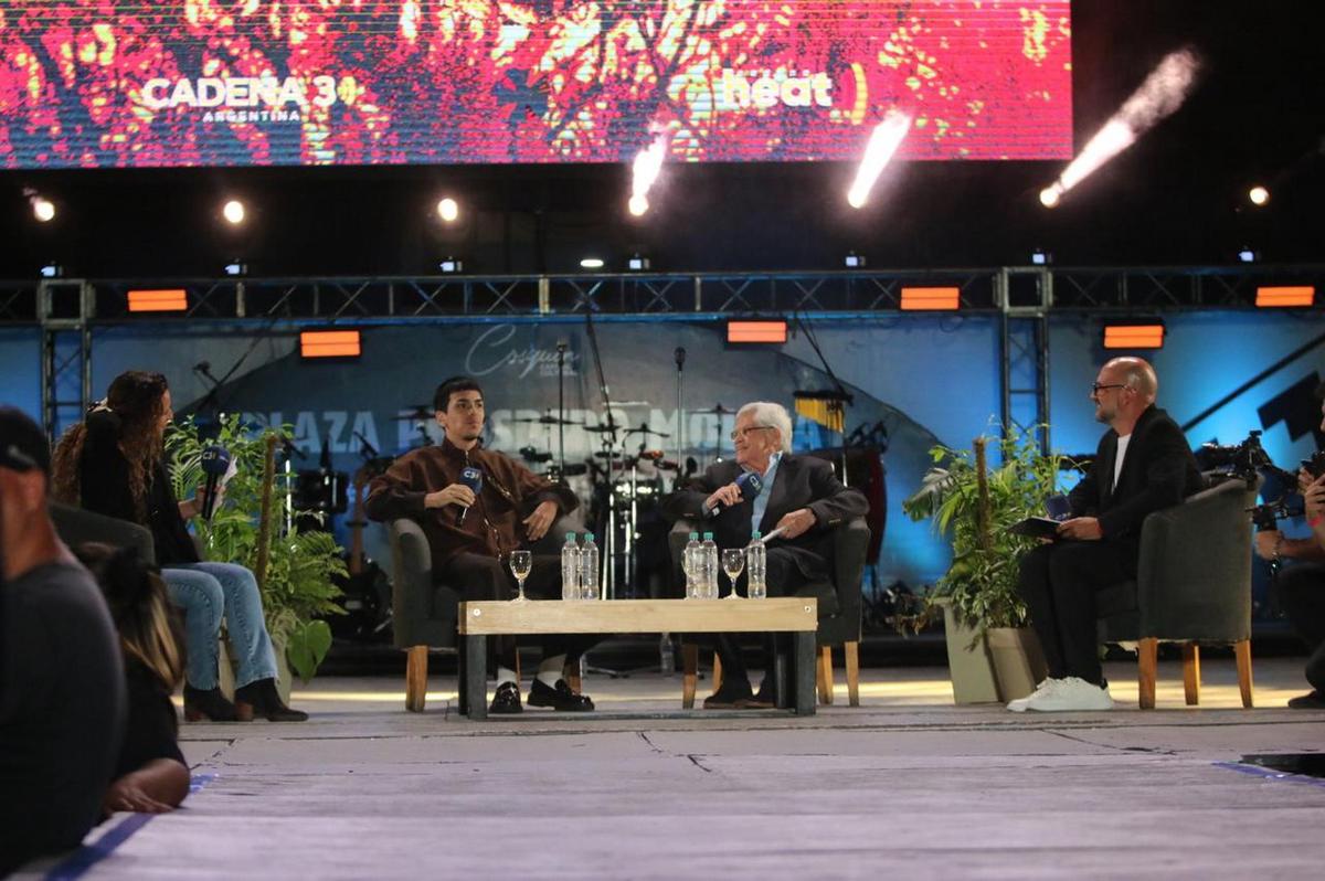 Milo J en una charla íntima con Rony Vargas y Cadena 3. (Foto: Daniel Cáceres)