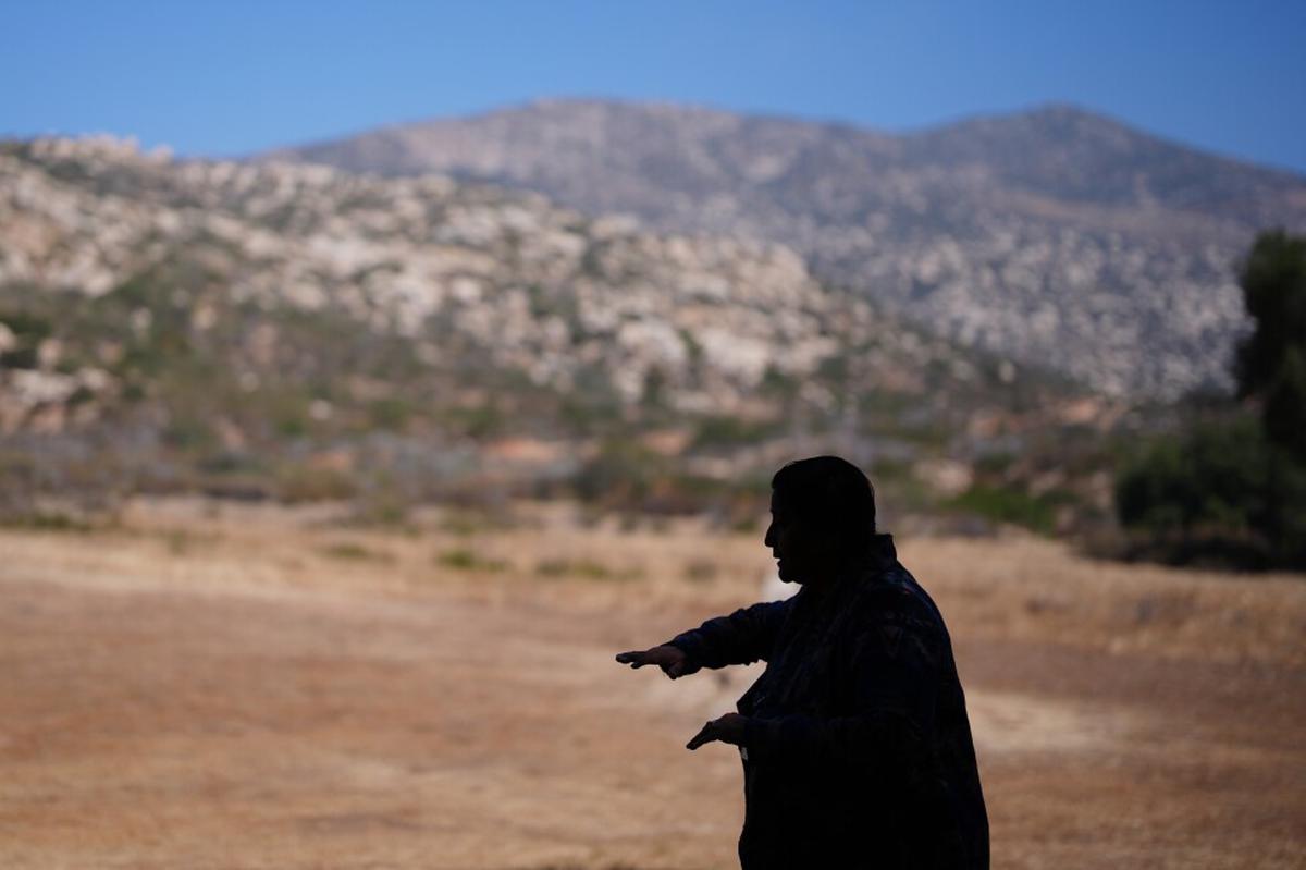 Líderes indígenas dicen que muro fronterizo entre EEUU y México profana sitios sagrados
