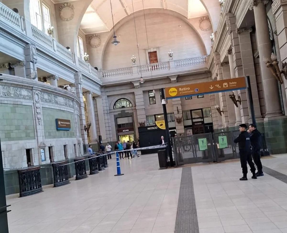 FOTO: Tren Mitre: por amenaza de bomba, está cerrada la estación de Retiro