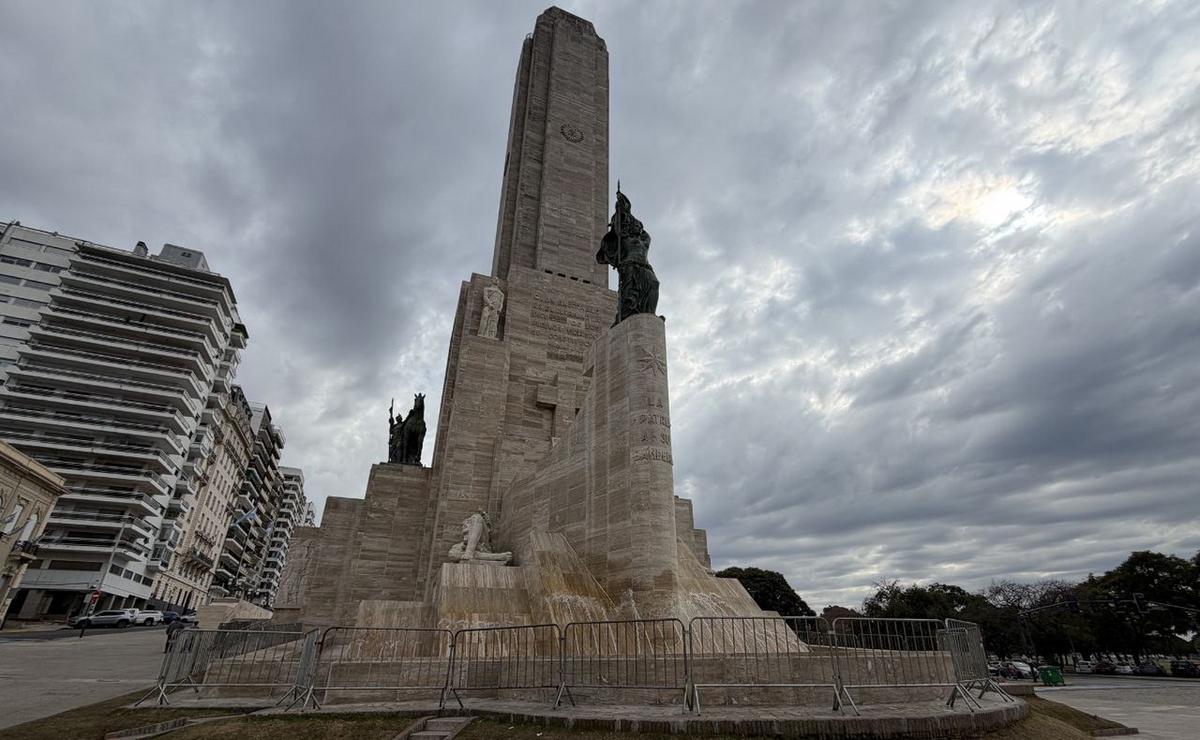 Quedó vallado el sector de la fuente del Monumento.