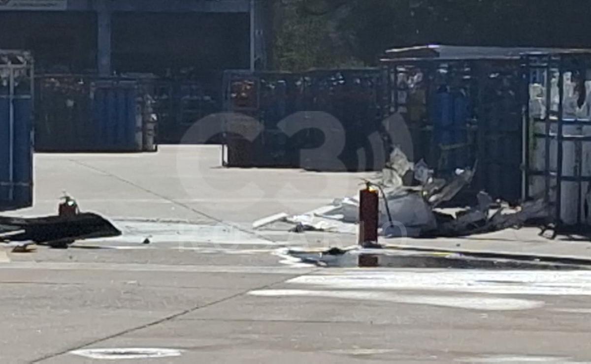 Los restos de la avioneta tras estrellarse.