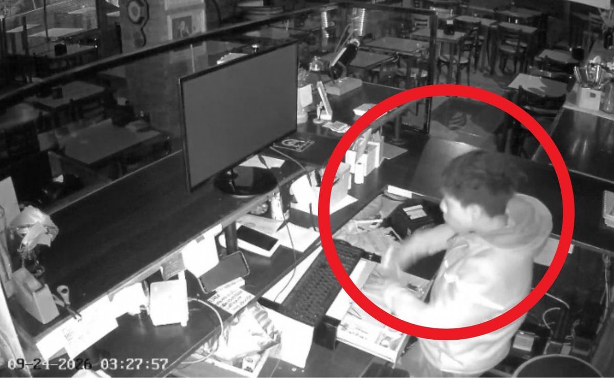 Captura de video: el momento del robo al bar.