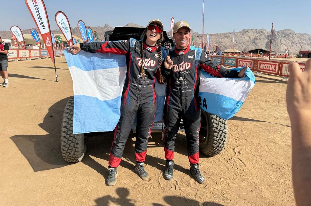 FOTO: La bandera argentina viaja en el Taurus de los cordobeses