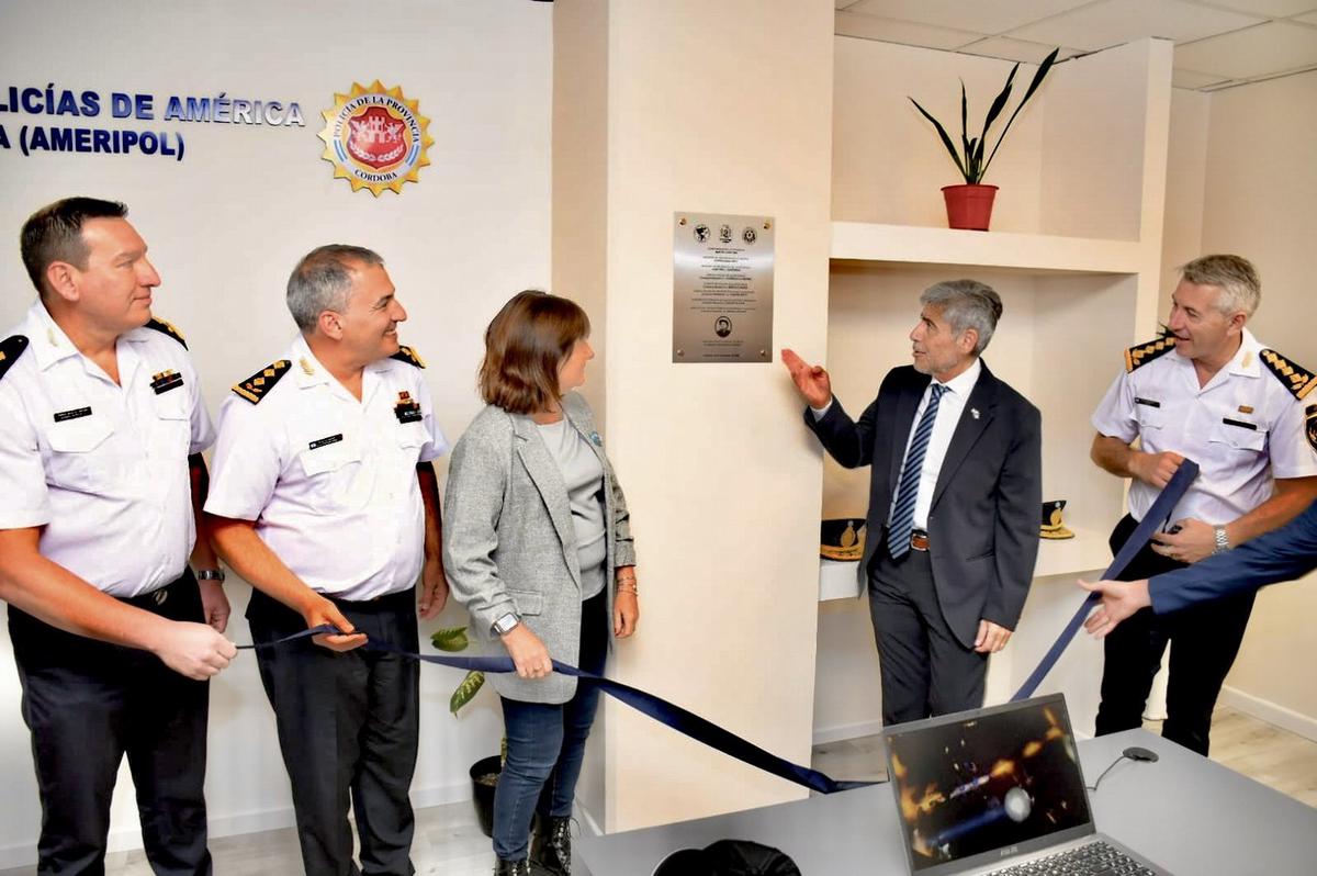 FOTO: Bullrich inauguró la sede de Ameripol en Córdoba.