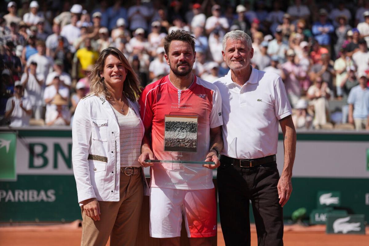 Wawrinka se despide de forma emotiva del Abierto de Francia tras perder en primera ronda