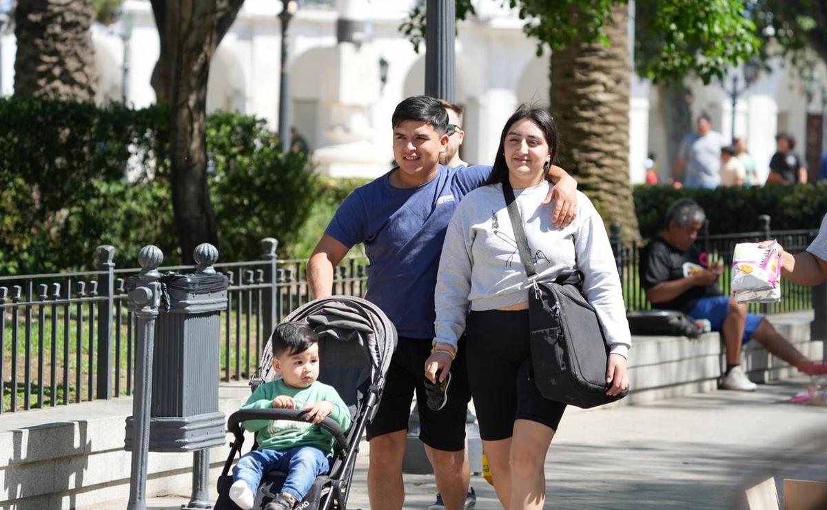 FOTO: Intenso movimiento en Córdoba por el Día de la Madre. (Foto: Daniel Cáceres/Cadena 3)