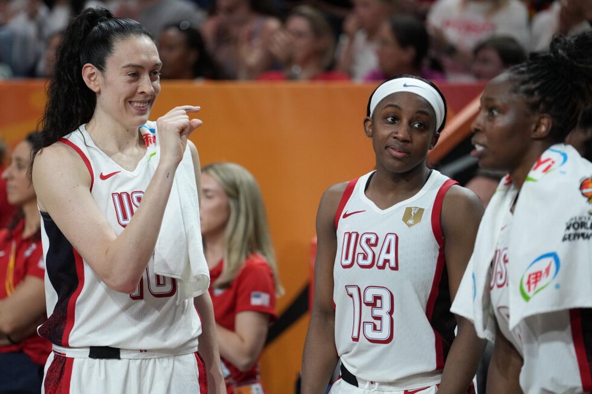 Breanna Stewart asume la presión con Estados Unidos, que va por su quinto título consecutivo