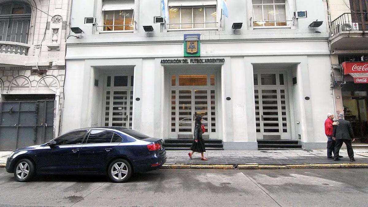 Allanamientos en la AFA. Foto: Agencia NA