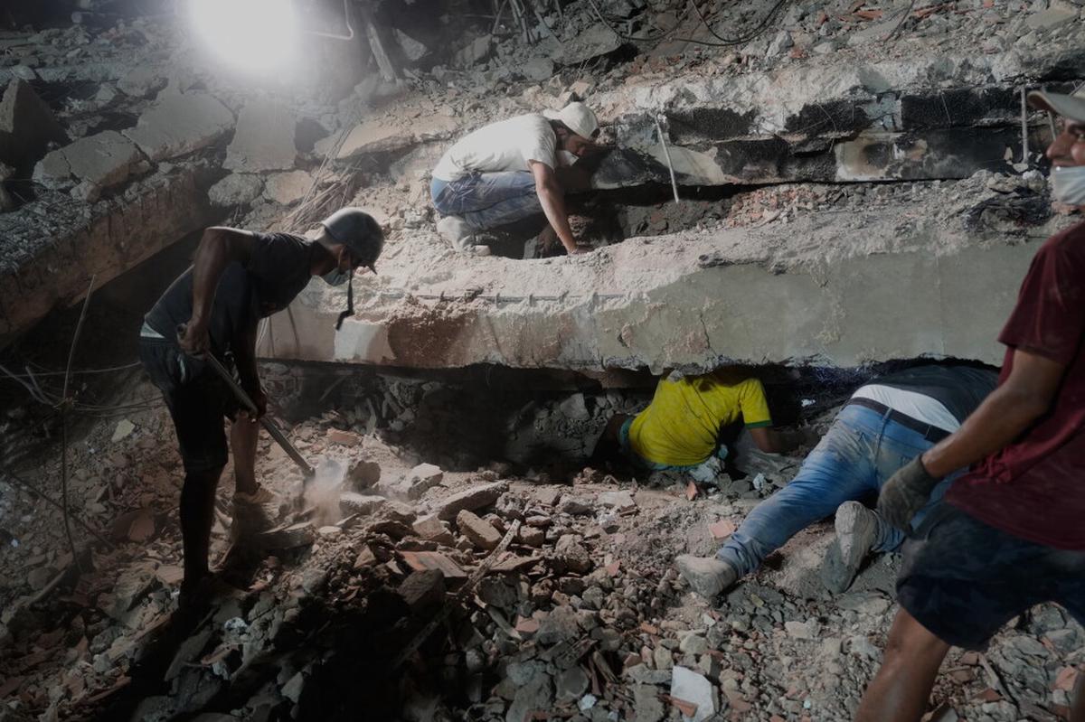 Remoción de escombros transcurre con precaución en Venezuela, mientras sube cifra de muertos a 4.333