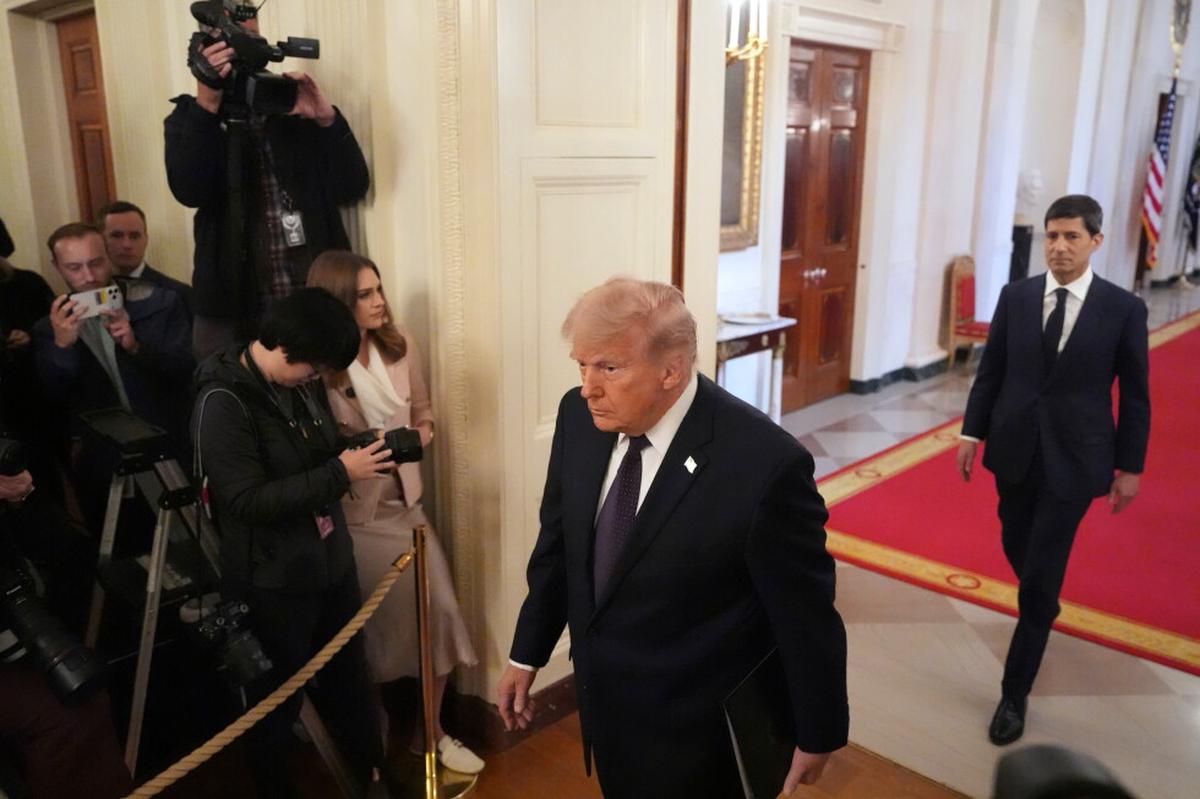 Trump firma orden ejecutiva para evaluar riesgos de inteligencia artificial