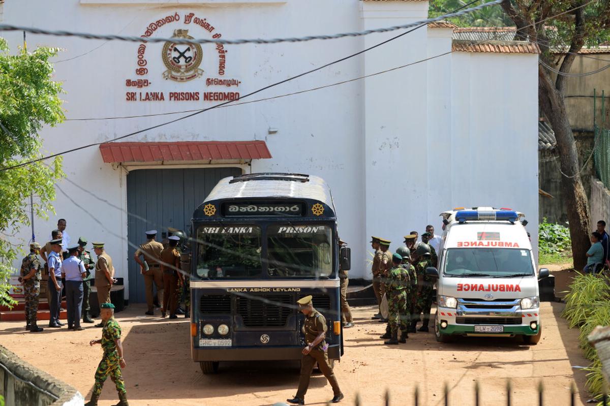 Choques en prisión de Sri Lanka dejan al menos 25 muertos y más de 100 heridos