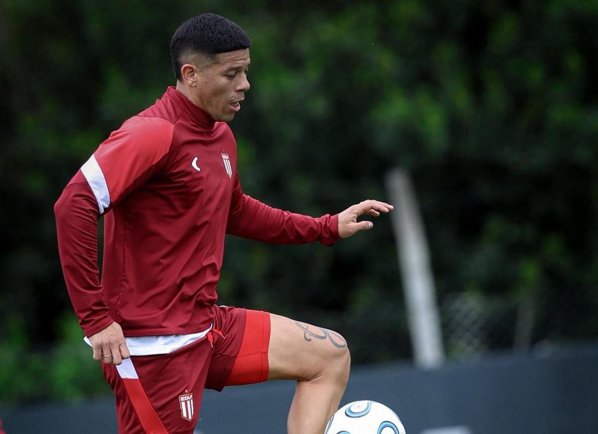 Marcos Rojo todavía no sabe si podrá jugar la Libertadores con Estudiantes.