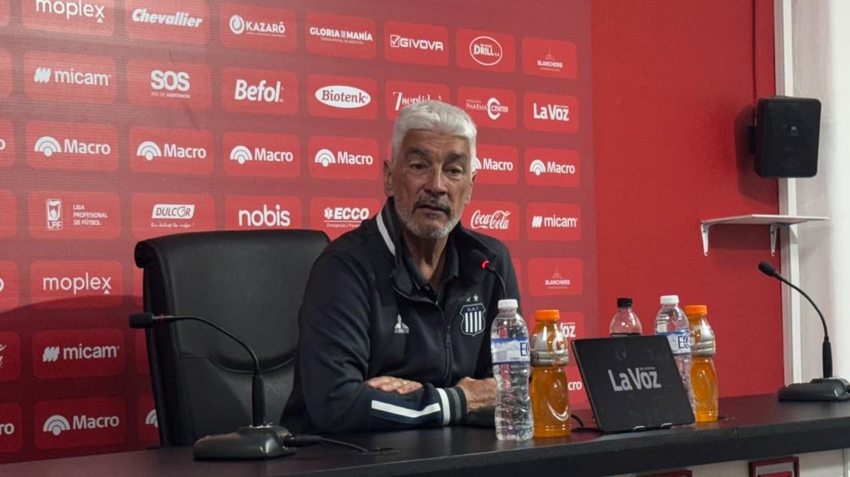 Omar De Felippe en el clásico contra Instituto. (Foto: Daniel Cáceres/C3)
