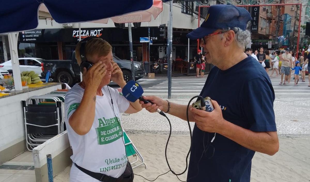 FOTO: Claudia Comparato, conmovida al conversar con su mamá a través de Cadena 3.