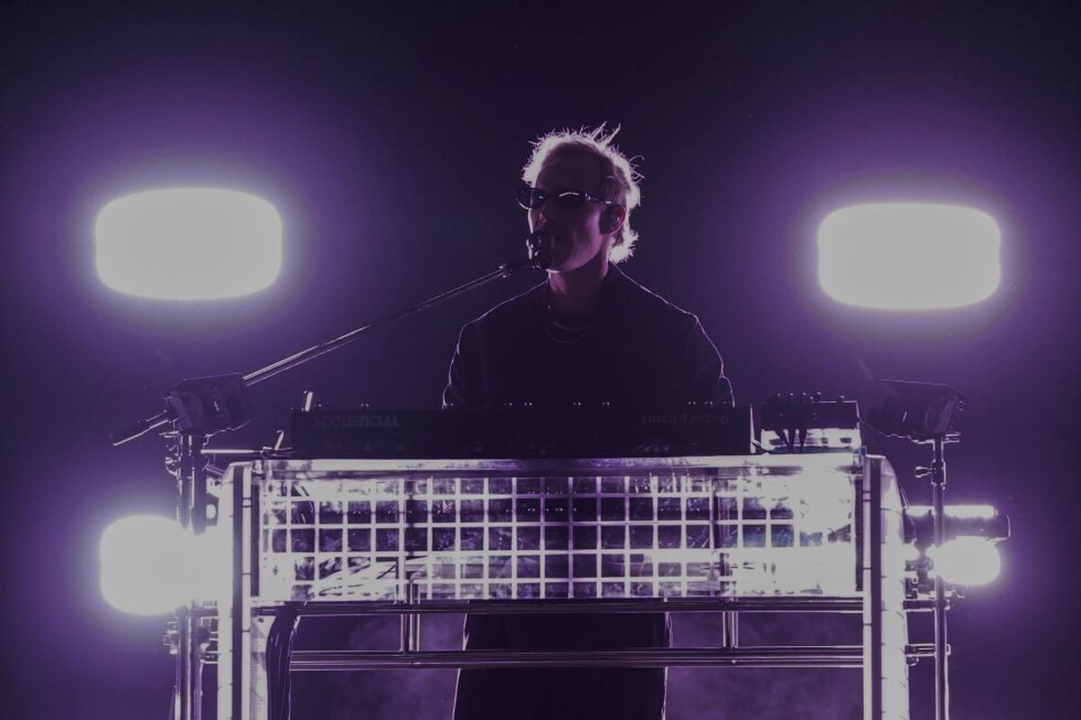 Rüfüs Du Sol logra en México el concierto más grande de su carrera y apoya a la selección mexicana