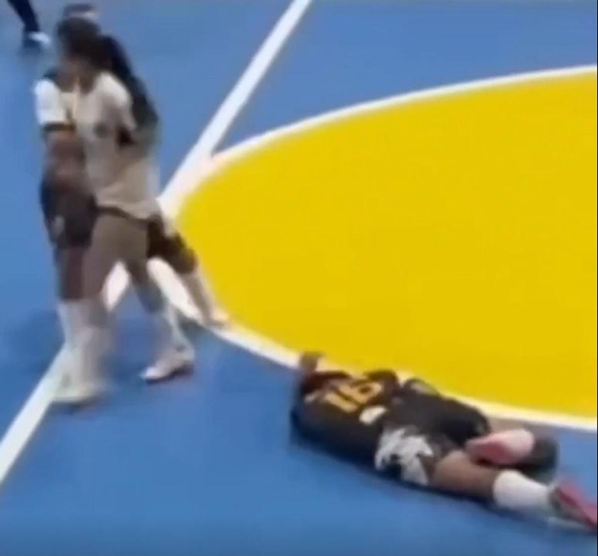 La brutal golpiza en futsal femenino en Brasil.