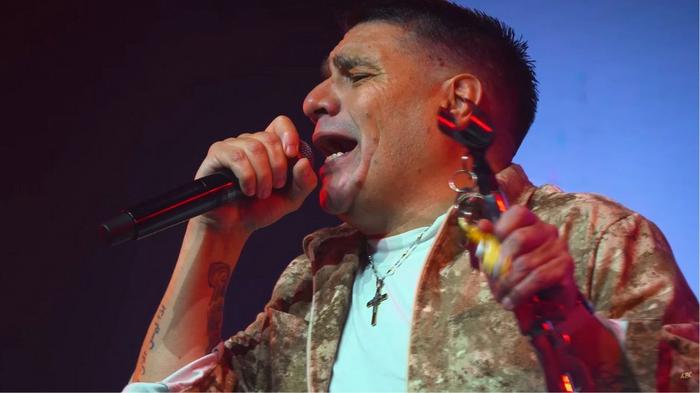 La Banda de Carlitos estrenó "Seremos Amantes" en la voz del Keso