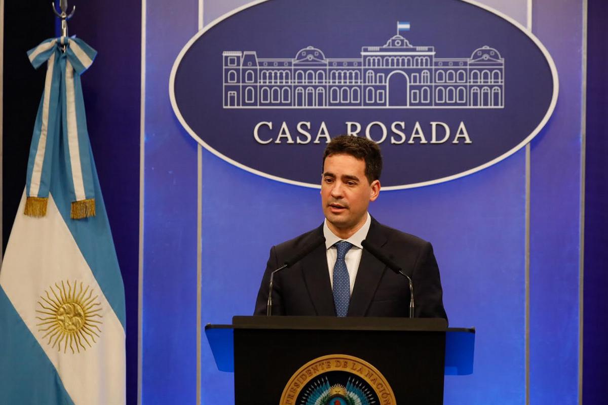Conferencia de prensa del vocero presidencial, Adrián Ravier. (Foto: Presidencia)