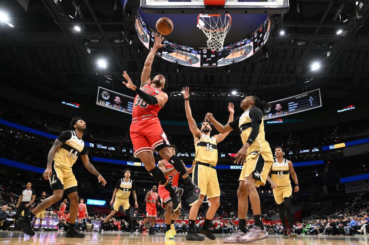 Noche de récord de Leonard Miller lleva a Bulls a triunfo 119-108 ante Wizards