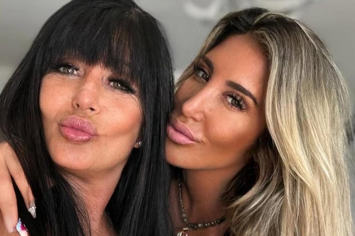 Elizabeth Rodrigo junto a su hija, Ayelén Paleo