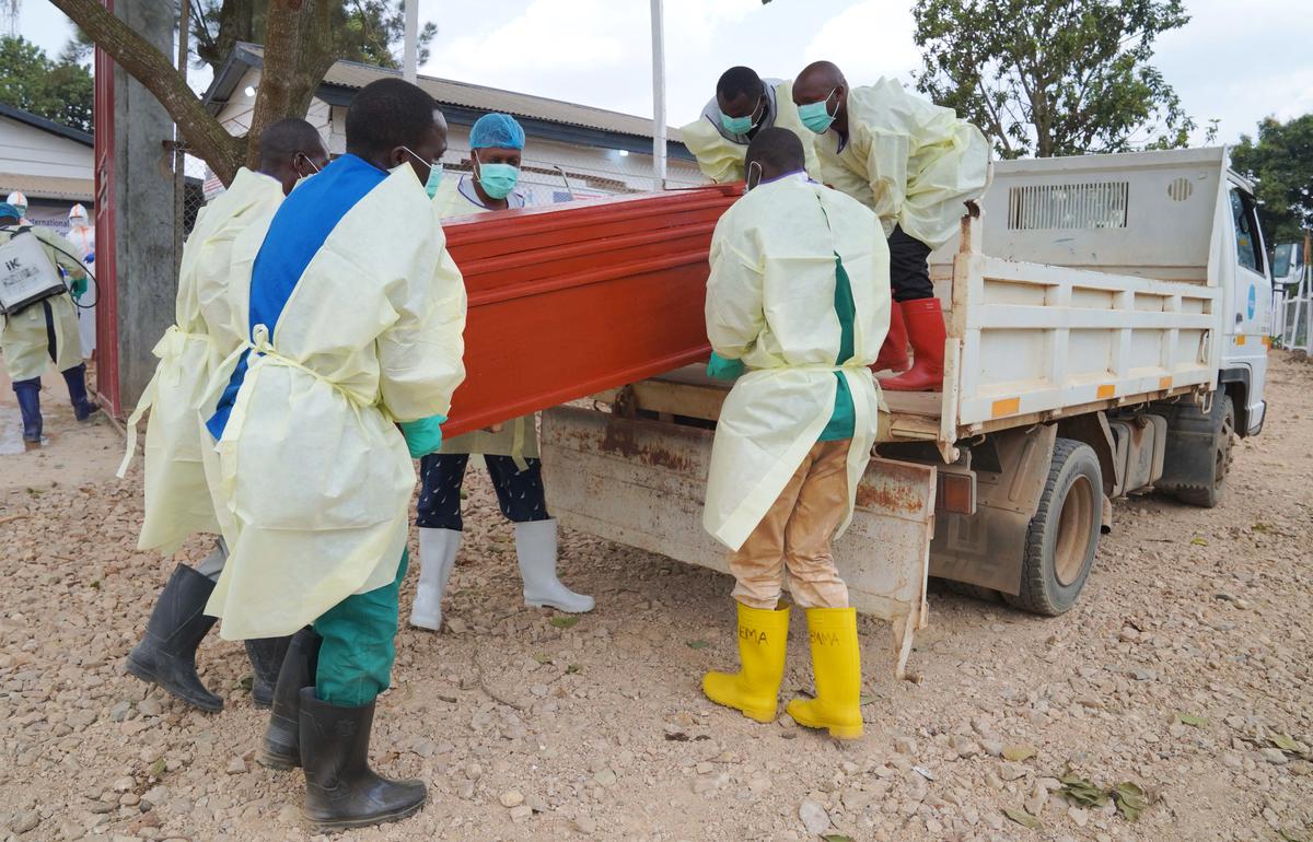 Inicia vacunación contra el ébola en el Congo para el personal sanitario en el epicentro del brote