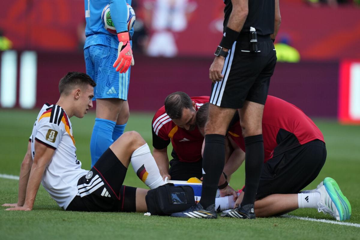 El defensa alemán Nico Schlotterbeck se pierde el resto del Mundial por lesión de tobillo