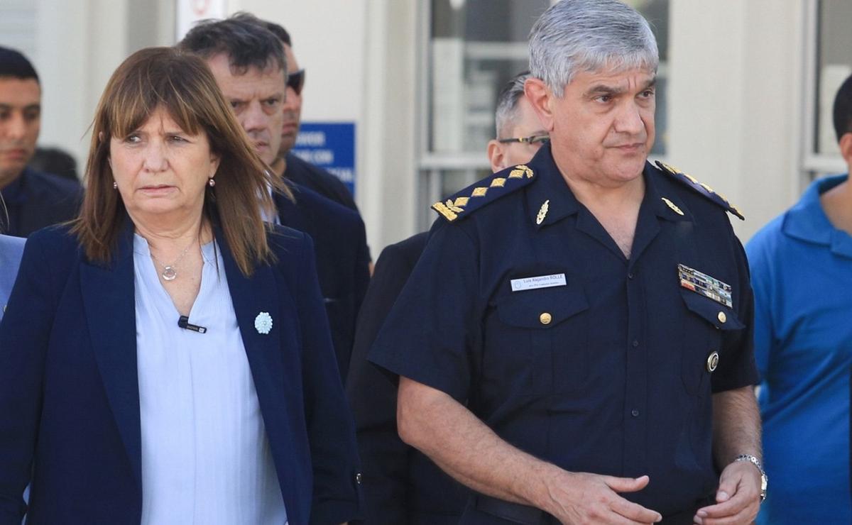 FOTO: Patricia Bullrich junto a Alejandro Rolle, jefe de la Policía Federal Argentina.