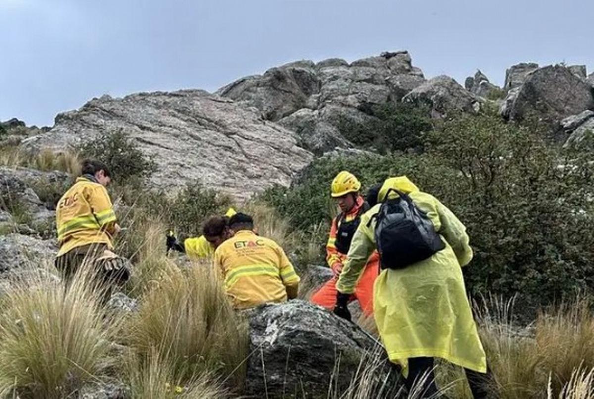 El rescate fue en una zona de difícil acceso del Champaquí (Foto: Bomberos Yacanto)