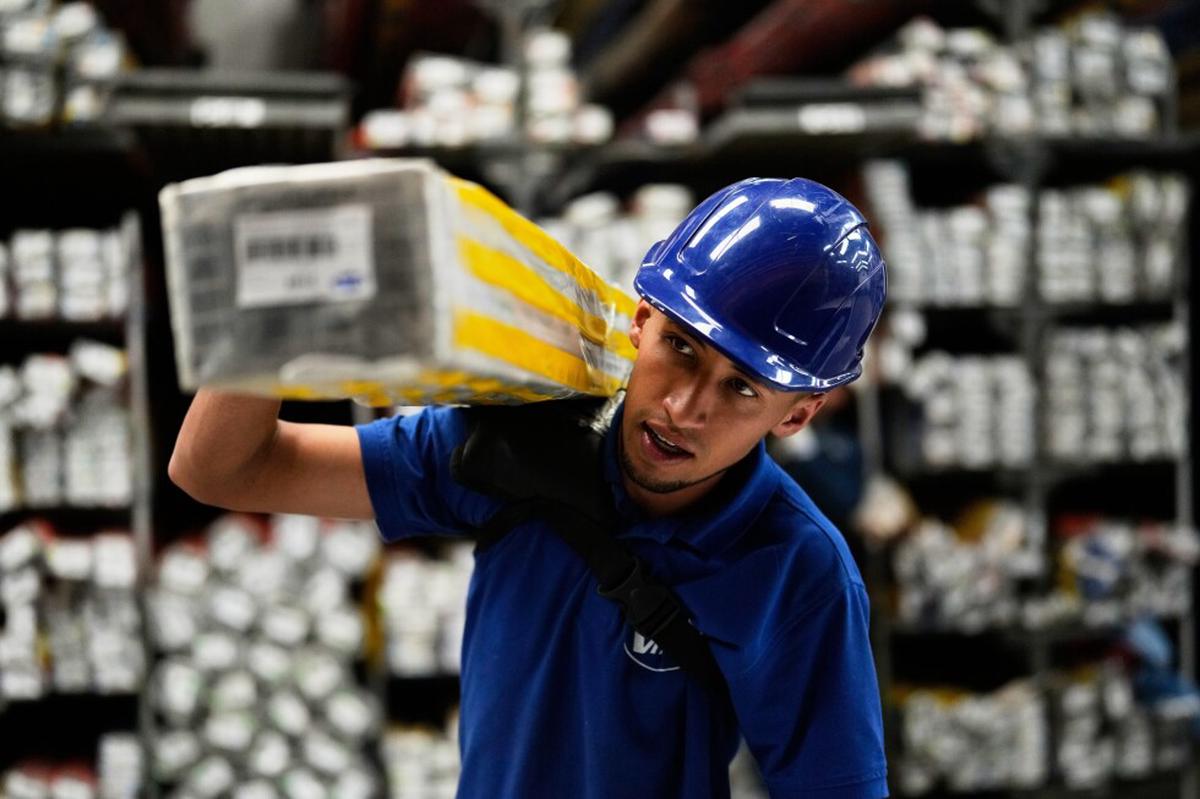 Petro denuncia que Colombia estaría siendo bombardeada desde Ecuador en medio de tensión bilateral