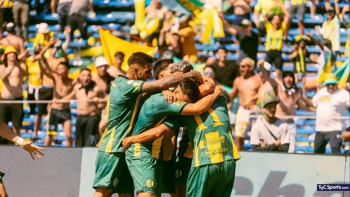 FOTO: Aldosivi ascendió a primera tras ganarle la final a San Martín de Tucumán