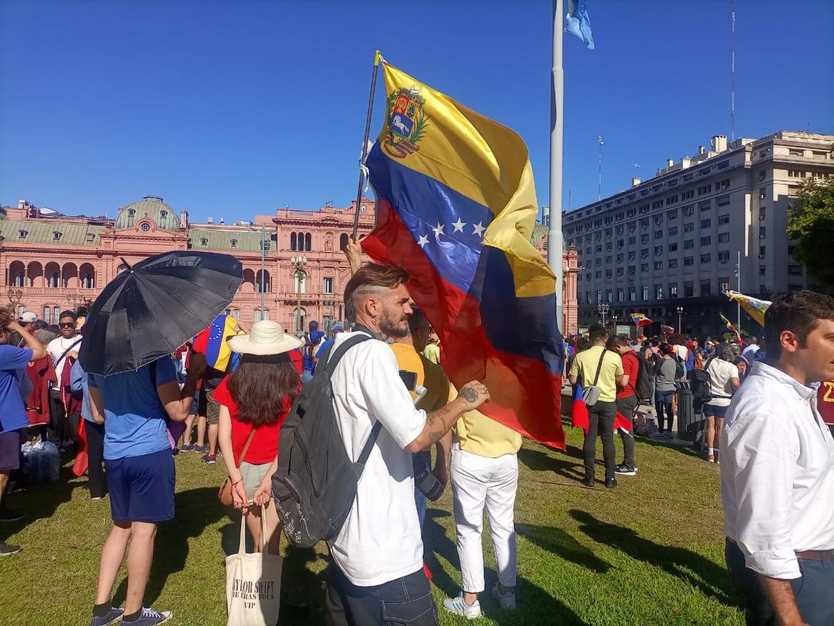 FOTO: Principales ciudades del país marchan en apoyo a la democracia venezolana