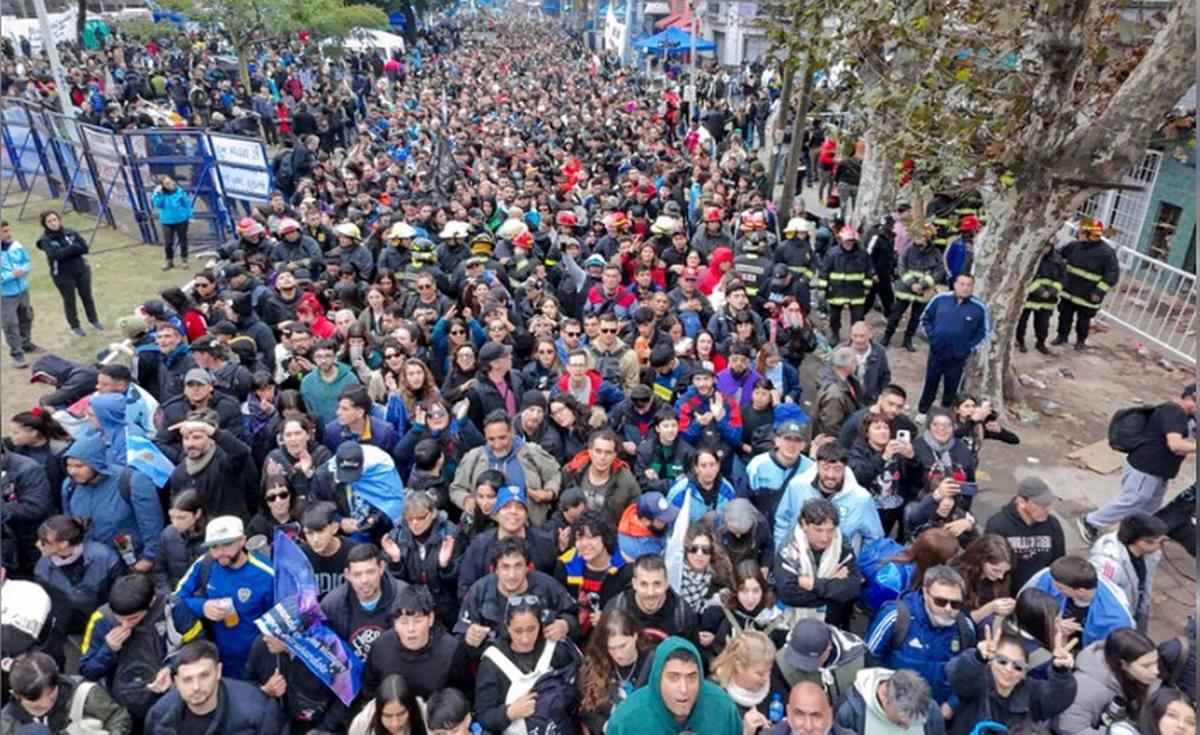 Una multitud llegó al velatorio del Indio en Parque Domínico.