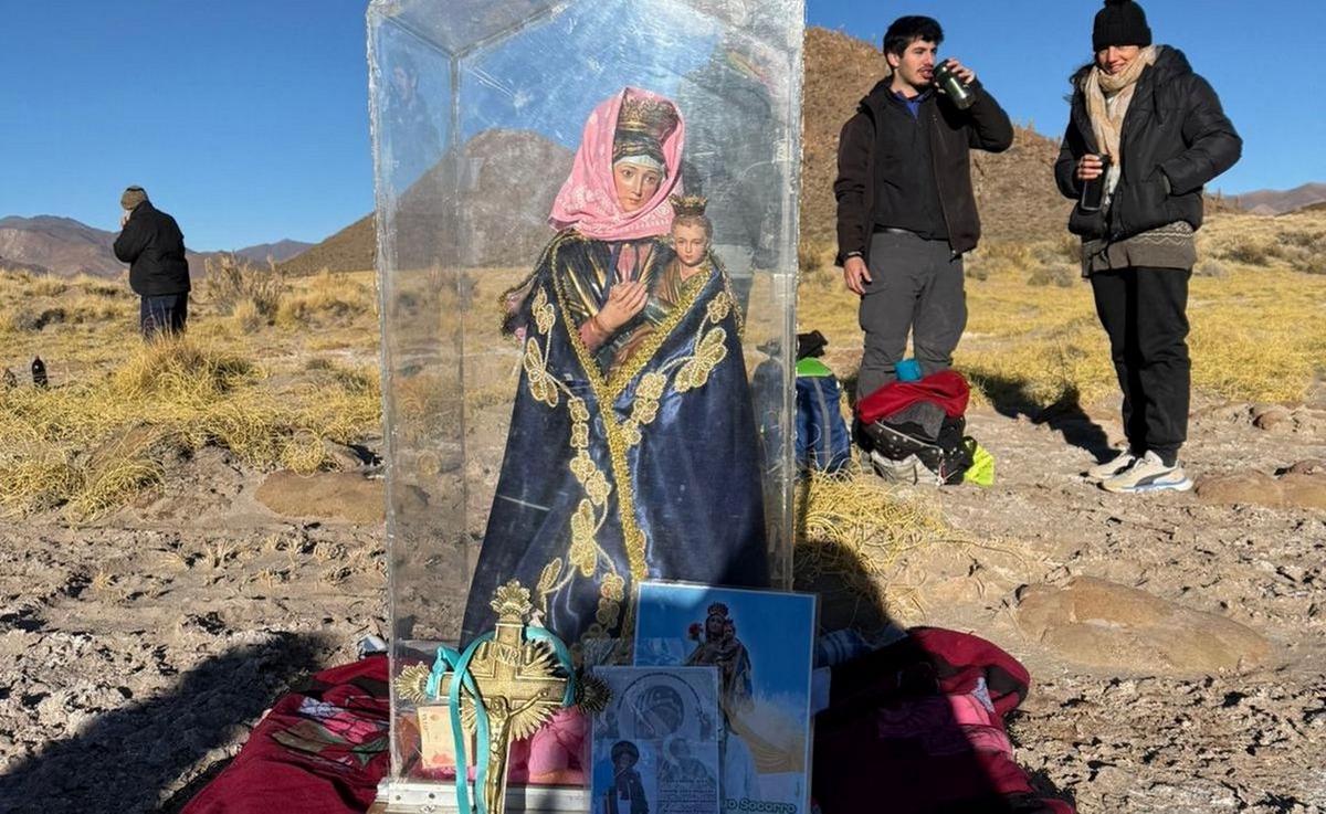 Peregrinos desafían la Puna por fe