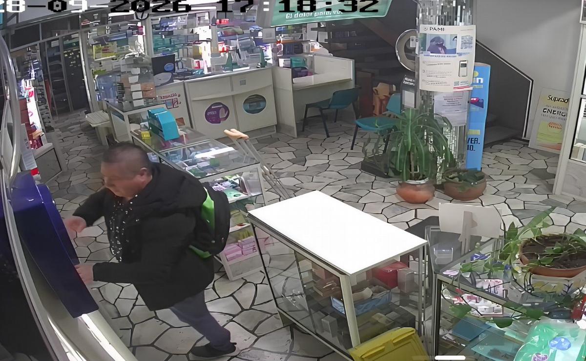 El hombre fue registrado por las cámaras de seguridad.