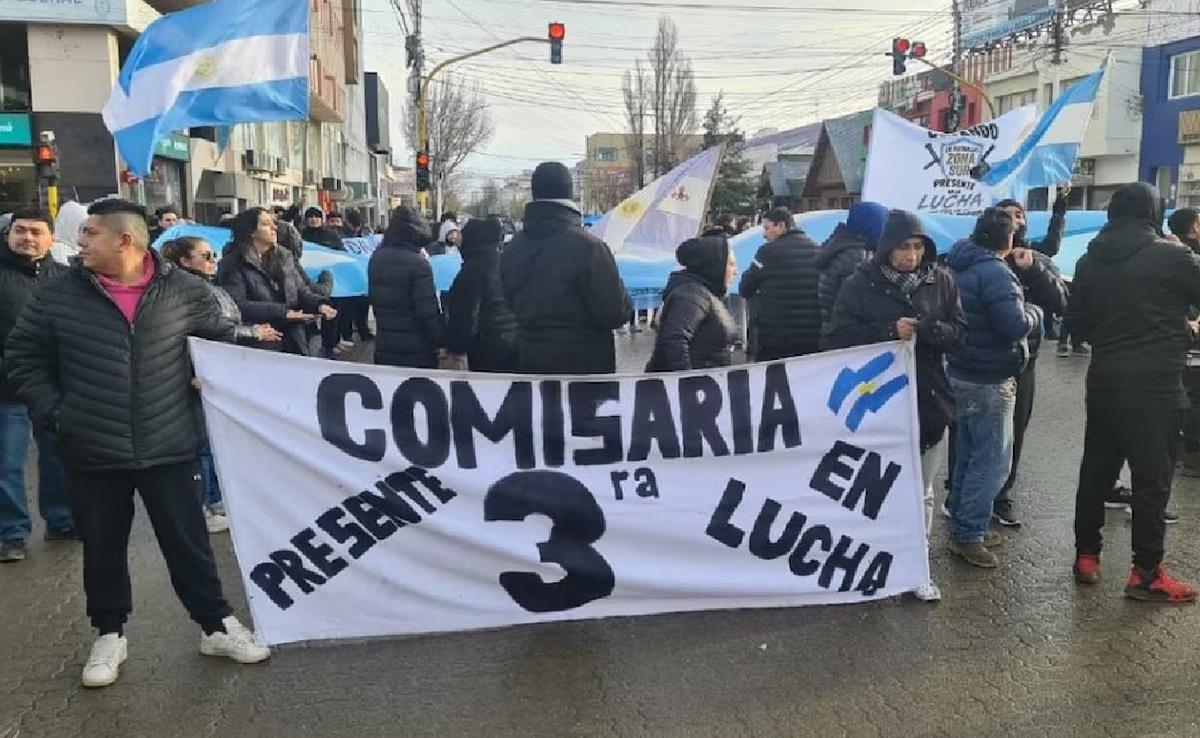 Se agrava el conflicto policial en Santa Cruz. (Foto: @munoznotired)