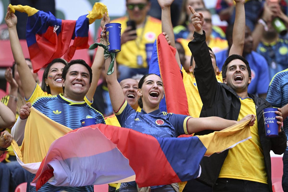 Los hinchas colombianos, ilusionados por el debut de su seleccionado.