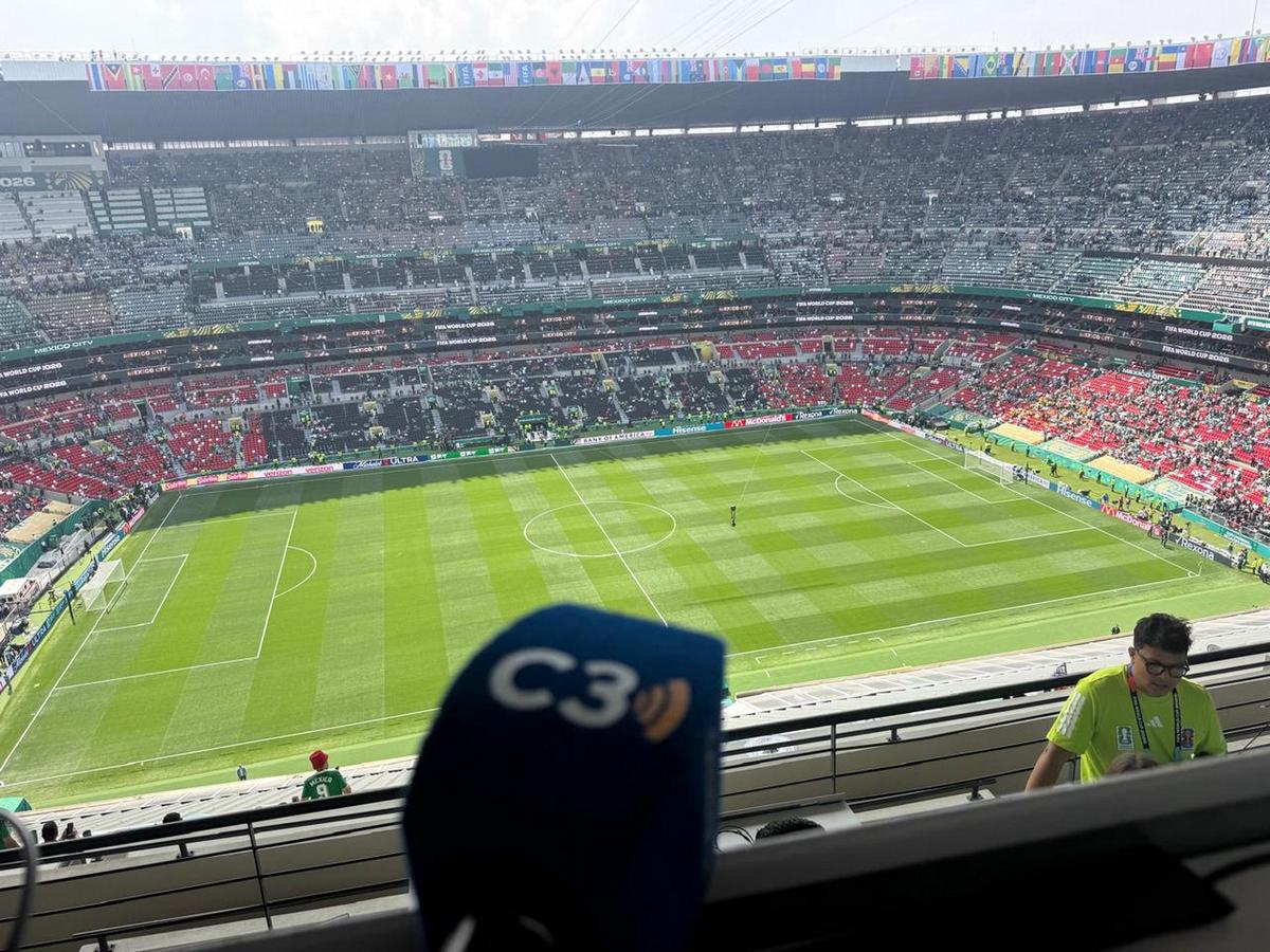 FOTO: Cadena 3, en el Estadio Azteca.