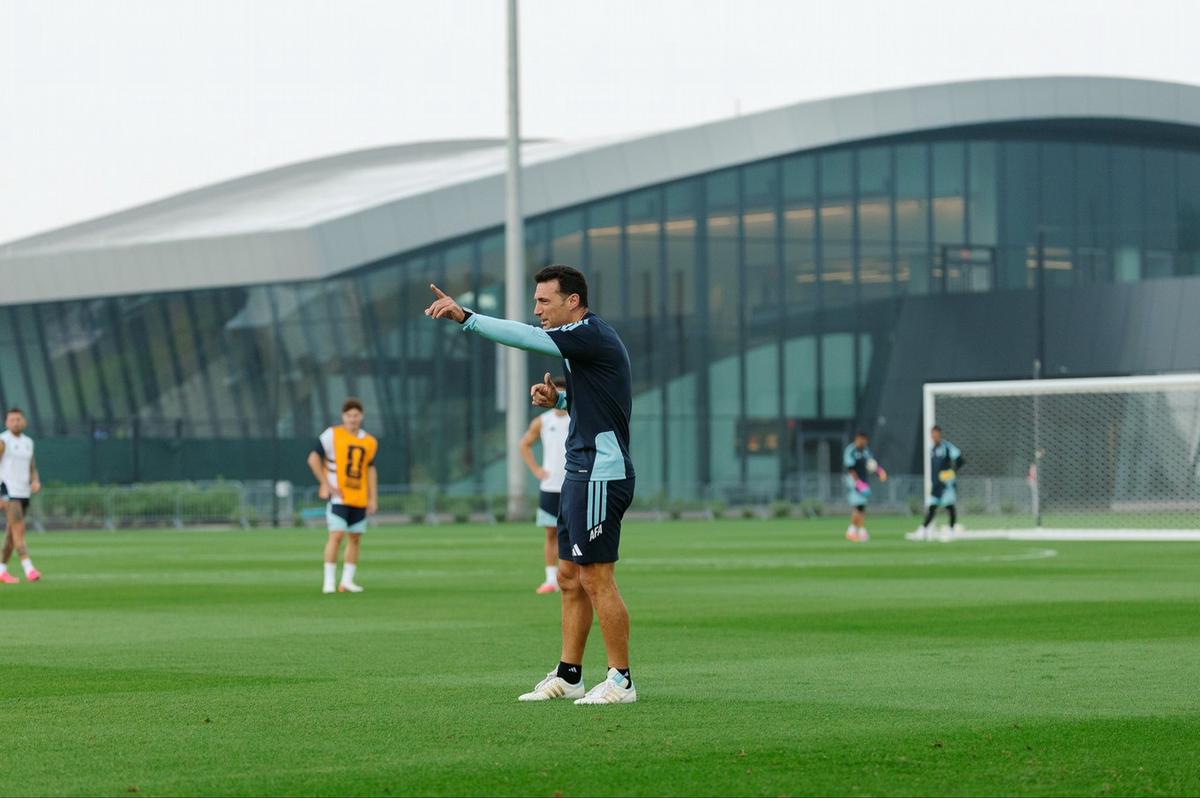 Lionel Scaloni en la última práctica de la Selección. (Foto: Argentina)
