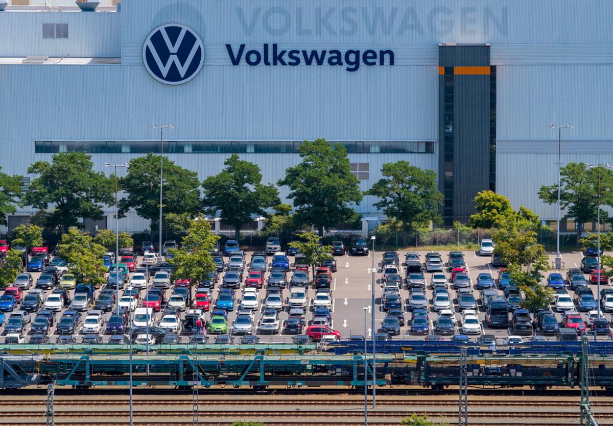 El CEO de Volkswagen busca evitar cierres de plantas mientras recorta costos