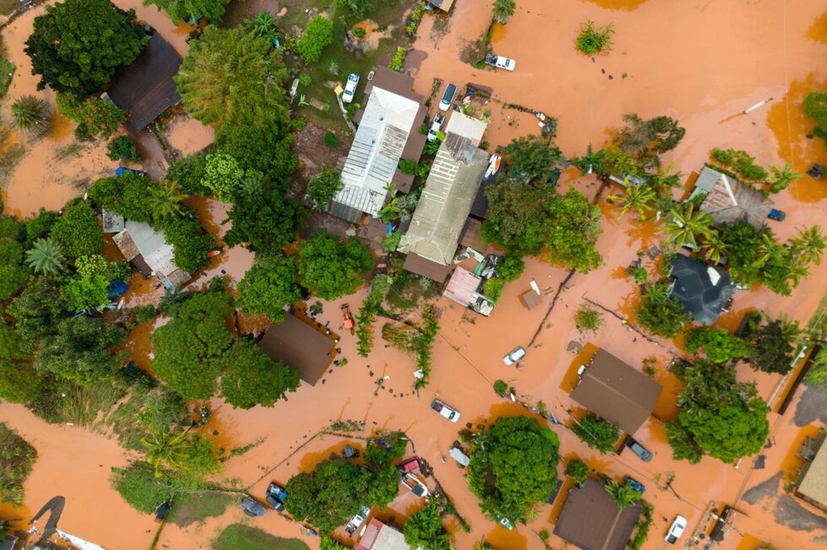Inundaciones históricas en Hawai dejan a 2.000 personas sin electricidad