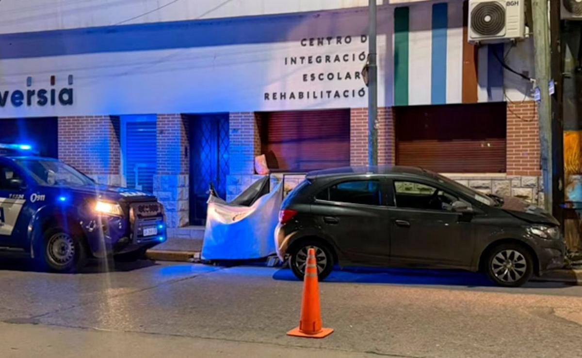 Un hombre murió tras chocar contra un poste frente al Parque Las Heras.