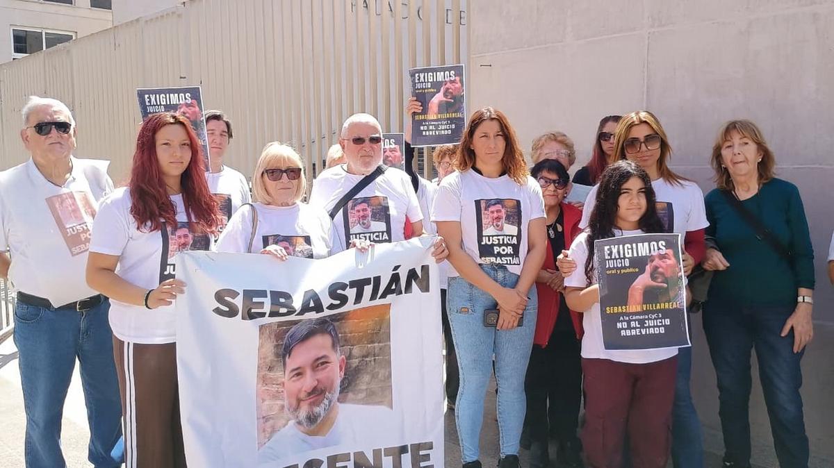 Familiares de Sebastián Villarreal exigieron justicia. (Gonzalo Carrasquera/Cadena 3)