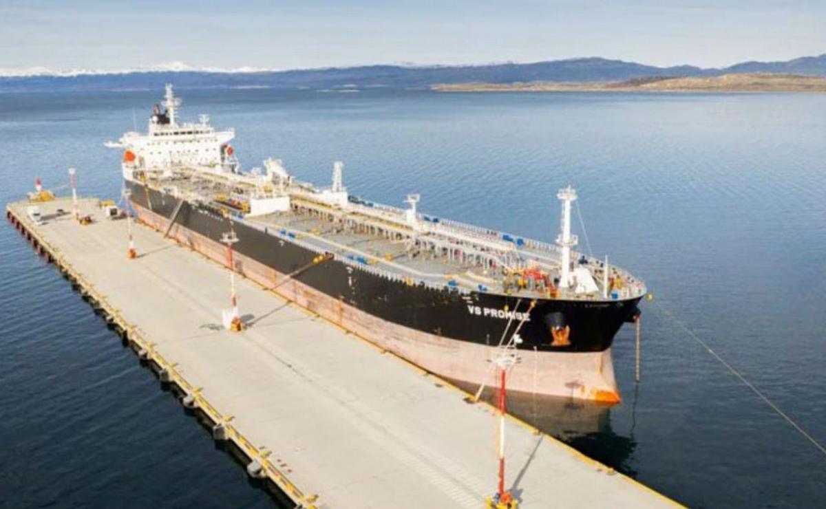 Tierra del Fuego cuestionó el amarre de un petrolero británico en el puerto de Ushuaia.