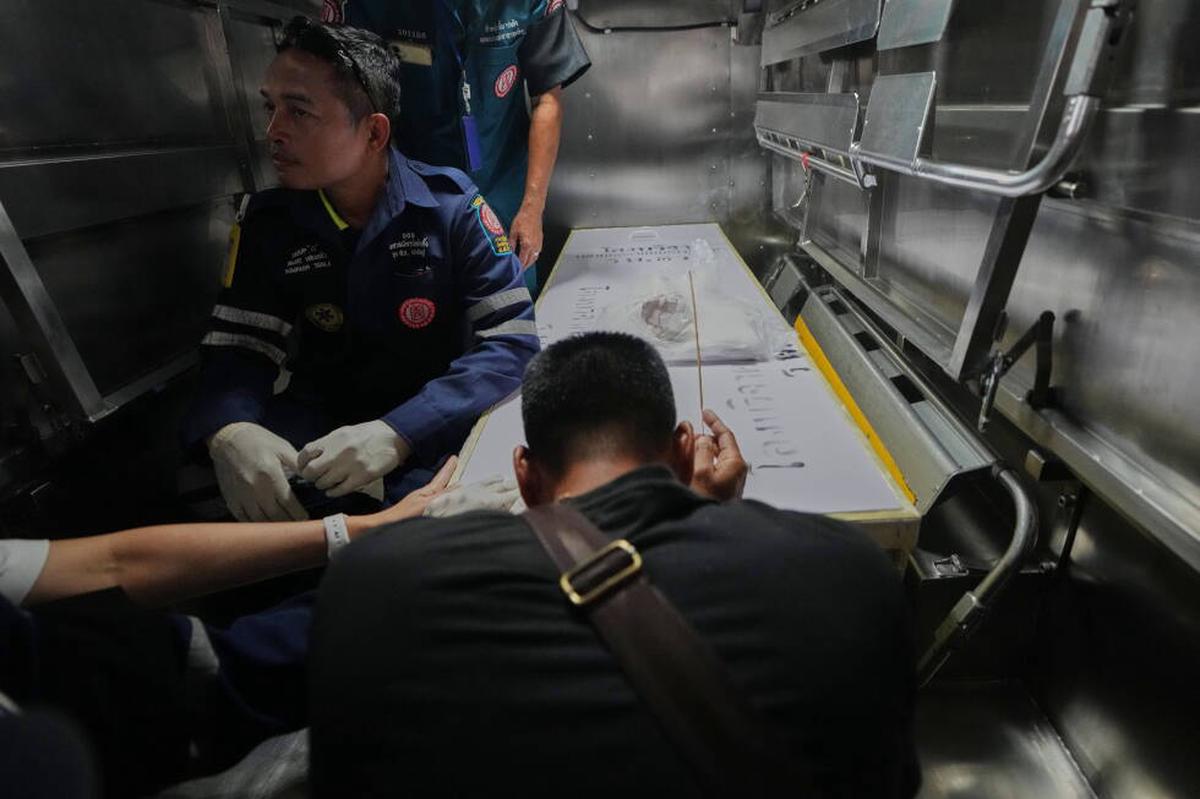 Suben a 30 los muertos por incendio en bar musical de Bangkok. Decenas siguen hospitalizados
